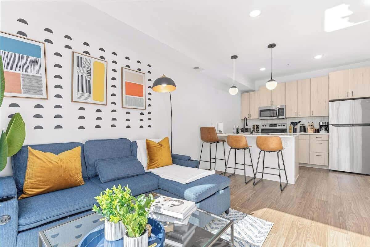 Luxury 1BD, DT, Roof top, Gym, Street Parking