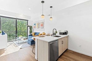 Interior - Luxury 1BD Gym, Rooftop, Street Parking by DT, UMN (Minneapolis)