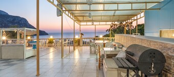 Apartment 'Two-Bedroom  No 2' with Sea View, Wi-Fi and Air Conditioning