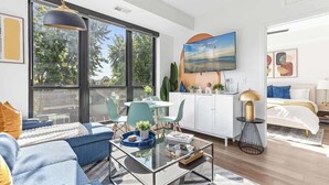 TV, offices - Modern Apt with Rooftop & Skyline Views (Minneapolis)