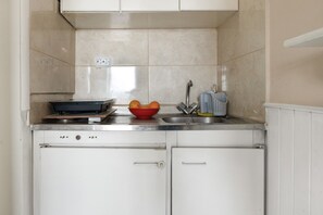 Fridge, microwave, stovetop, coffee/tea maker - Studio Apartment 'Single' with Sea View, Wi-Fi and Air Conditioning (Panormos Kalymnos)