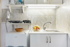 Fridge, microwave, stovetop, coffee/tea maker