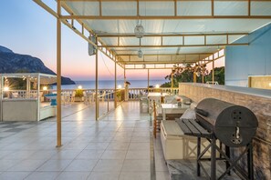 Outdoor dining - Apartment 'Double Studio No 2' with Sea View, Wi-Fi and Air Conditioning (Panormos Kalymnos)