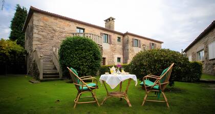 Casa rural 'Casa De Barreiro' con vistas a la montaña, piscina privada y Wi-Fi