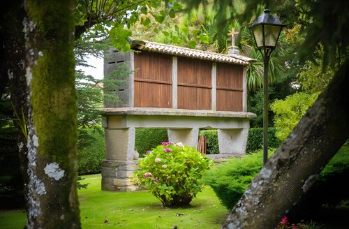 Country House 'Casa De Barreiro' with Mountain View, Private Pool and Wi-Fi