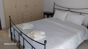 2 slaapkamers, een strijkplank/strijkijzer, gratis wifi, beddengoed