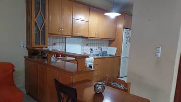 Fridge, oven, stovetop, coffee/tea maker