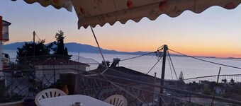 Apartment 'Menidi' with Sea View, Wi-Fi and Air Conditioning