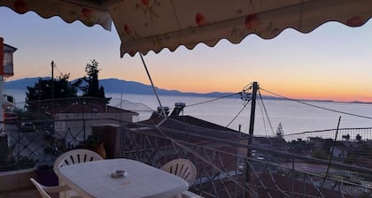 Ferienwohnung 'Menidi' mit Meerblick, WLAN und Klimaanlage