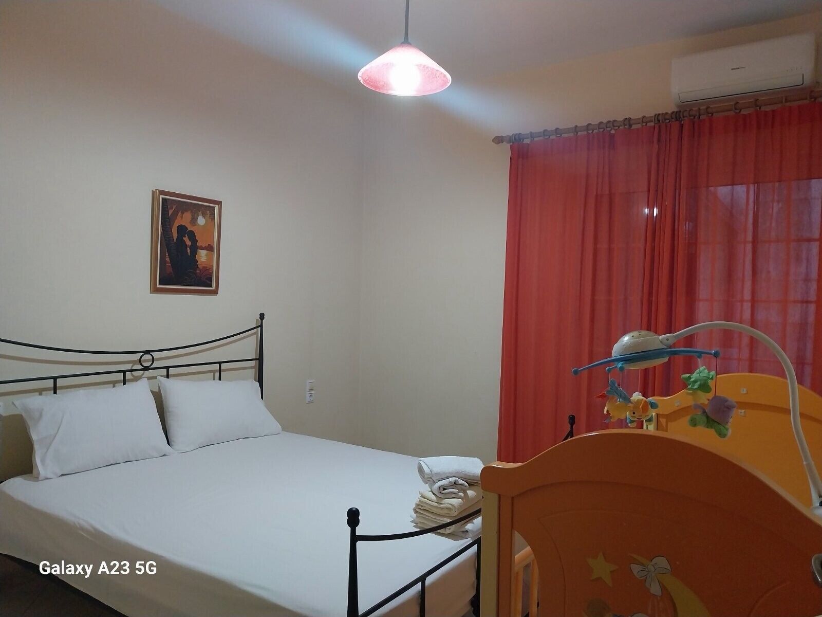 2 bedrooms, iron/ironing board, free WiFi, bed sheets