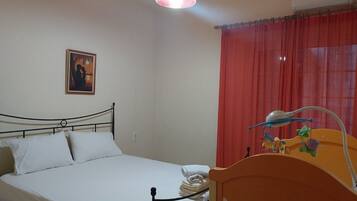 2 bedrooms, iron/ironing board, free WiFi, bed sheets