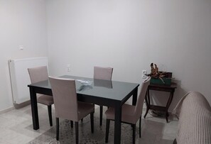 Dining - Apartment 'Menidi' with Sea View, Wi-Fi and Air Conditioning (Menidi)