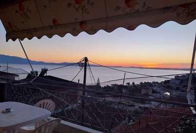 Apartment 'Menidi' with Sea View, Wi-Fi and Air Conditioning