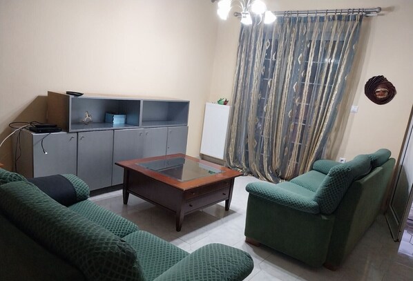 Televisión y chimenea 