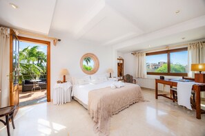 4 chambres, fer et planche à repasser, Wi-Fi gratuit, draps fournis