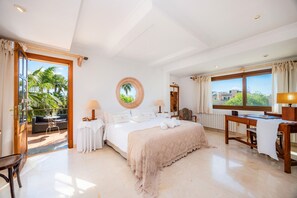 4 slaapkamers, een strijkplank/strijkijzer, gratis wifi, beddengoed