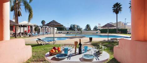 تناول الطعام بالخارج