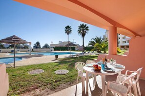 Pool - Apartment 'Bela Vista House T2' with Shared Pool, Private Terrace and Wi-Fi (Albufeira)