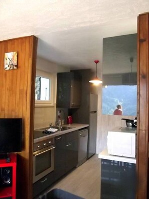 Refrigerador, microondas, horno, placa de cocina