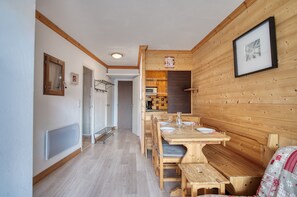 Dining - Apartment 'N° 46' with Mountain View and Balcony (Les Belleville)