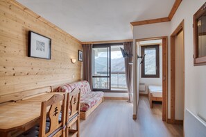 Interior - Apartment 'N° 46' with Mountain View and Balcony (Les Belleville)