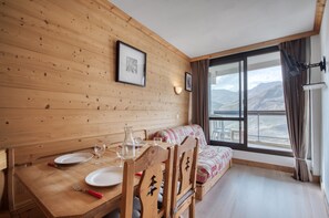 Interior - Apartment 'N° 46' with Mountain View and Balcony (Les Belleville)