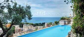 Villa 'Villino Rosanna' with Sea View, Wi-Fi and Air Conditioning