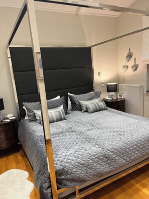 4 habitaciones, tabla de planchar con plancha, cuna de viaje y wifi 