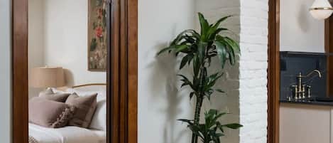 3 bedrooms, desk, iron/ironing board, travel cot