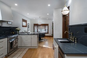 Fridge, microwave, oven, stovetop - The Auburn Hideaway - Cozy 3BR Home in Wauwatosa (Wauwatosa)