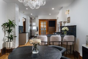 Interior - The Auburn Hideaway - Cozy 3BR Home in Wauwatosa (Wauwatosa)