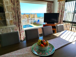 Dining - Beach 5 min walk Villa with Pool and Parking (Fuengirola)