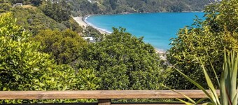Seahorse Cottage - Overlooking Onetangi Beach