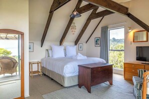 2 bedrooms, iron/ironing board, WiFi