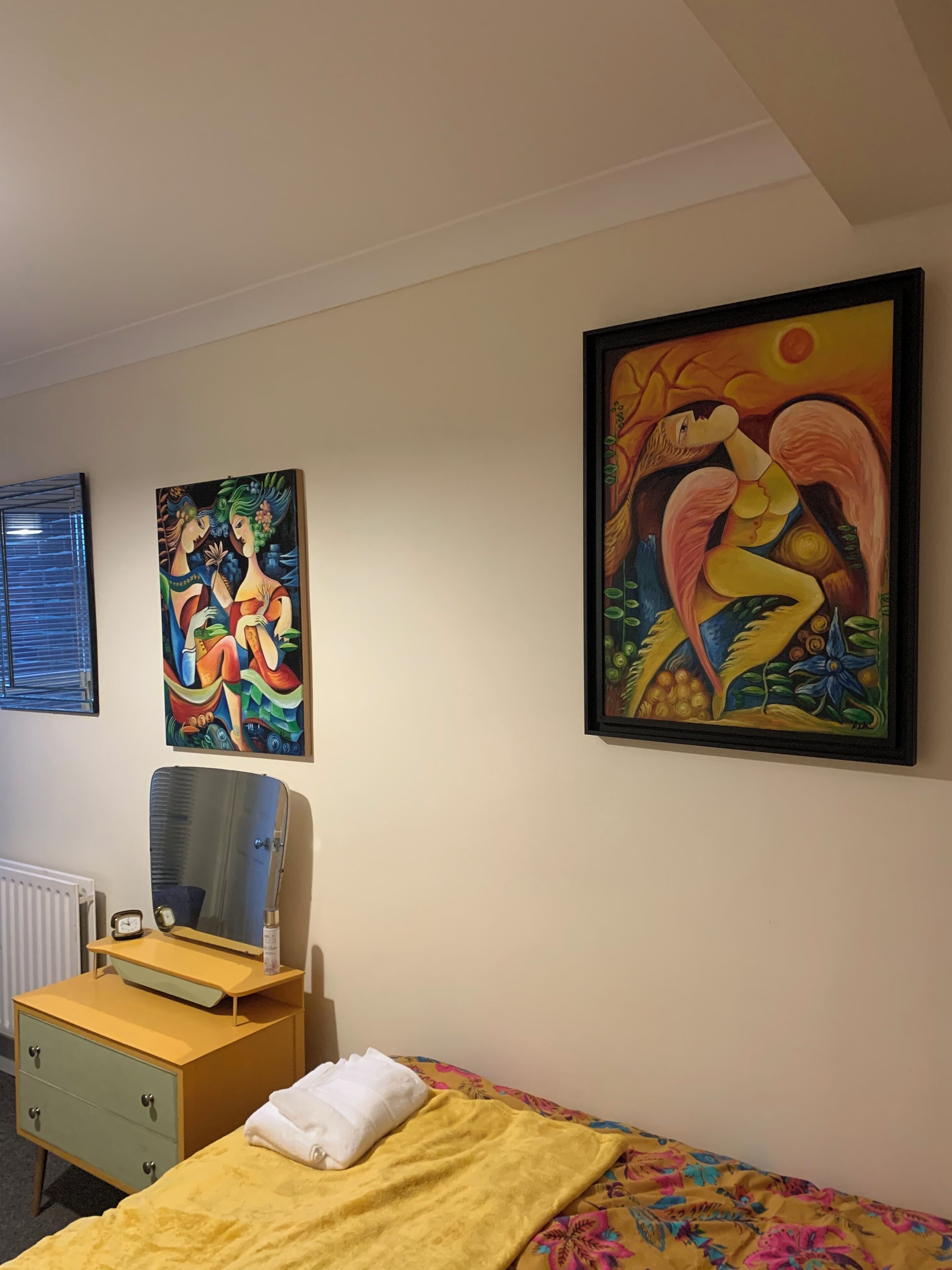 2 Schlafzimmer, Schreibtisch, Bügeleisen/Bügelbrett, Reisekinderbett