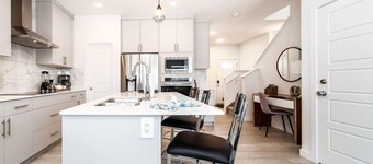 Modern Executive Home-Sleeps12-KingBeds-FullHouse