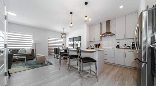 Modern Executive Home-Sleeps12-KingBeds-FullHouse