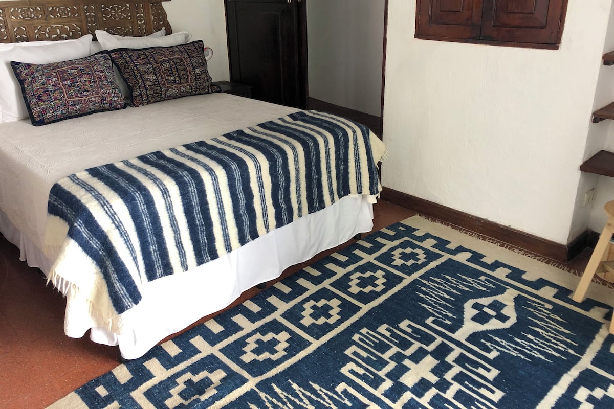 Chambre Double Standard, 1 grand lit, non-fumeur (Outside Bathroom Private)