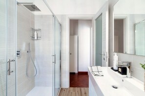 Shower, hair dryer, bidet - Casa Olmo - MyHomeinComo (Como)