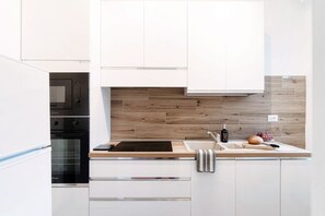 Fridge, microwave, oven, stovetop - Casa Olmo - MyHomeinComo (Como)