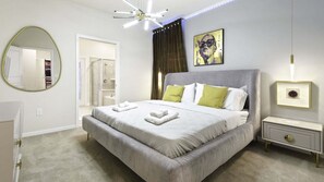 7 bedrooms, iron/ironing board, free WiFi, bed sheets - Stylish vacation home w Pool, Game Room & Resort Fun (Davenport)