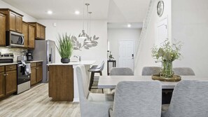 Dining - Stylish vacation home w Pool, Game Room & Resort Fun (Davenport)