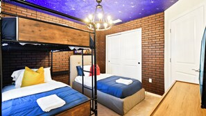 7 quartos, ferros/tábuas de passar roupa, Wi-Fi de cortesia