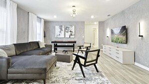 TV, video games, foosball - Stylish vacation home w Pool, Game Room & Resort Fun (Davenport)
