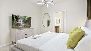 7 bedrooms, iron/ironing board, free WiFi, bed sheets - Stylish vacation home w Pool, Game Room & Resort Fun (Davenport)