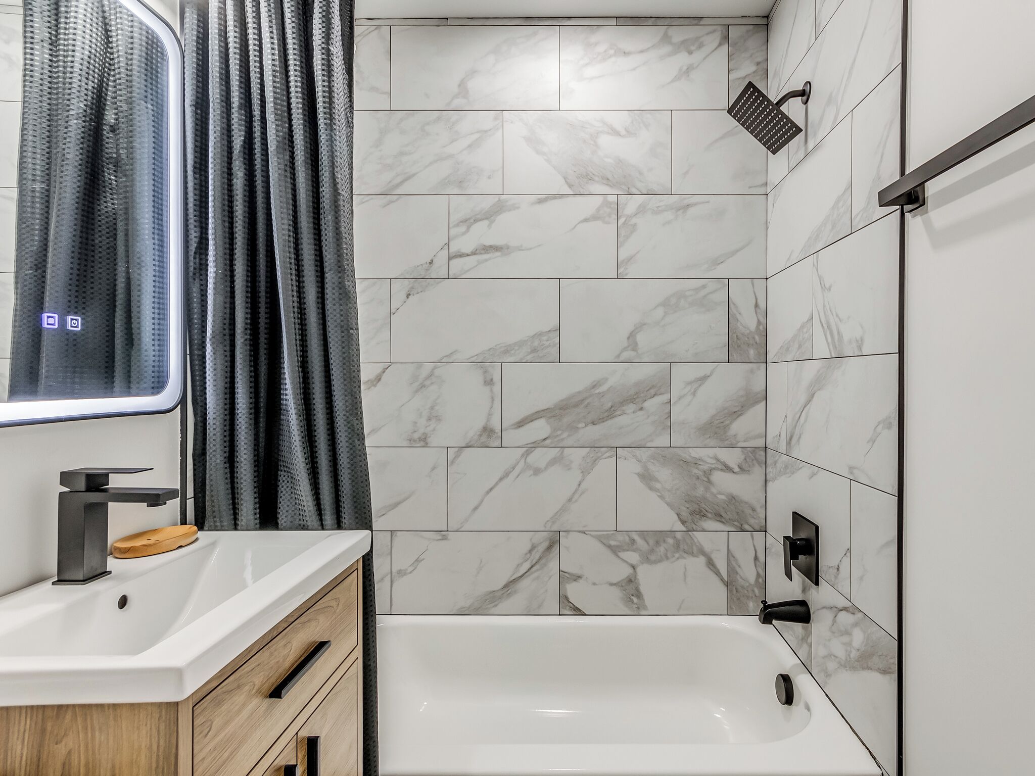 Assecador de cabells, tovalloles, sabó i paper higiènic 