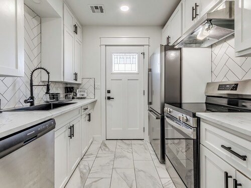 Work, Rest & Recharge – Downtown Home w/ Washer & Dryer