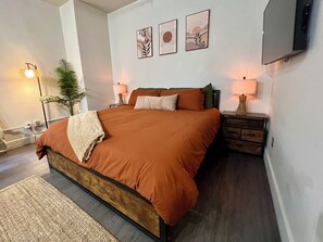 1 bedroom, iron/ironing board, WiFi, bed sheets - Boho Haven with Free Parking, Wifi and King Bed, Walk to Clubs, U of A and Food (Tucson)