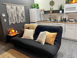 Smart TV - Boho Haven with Free Parking, Wifi and King Bed, Walk to Clubs, U of A and Food (Tucson)