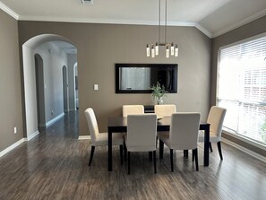 Dining - Luxury house in best neighborhood-HERITAGE- Fort Worth/Alliance, plus workspace (Fort Worth)